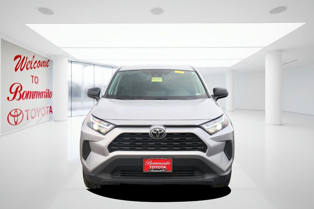Toyota RAV4 Vehicle Full-screen Gallery Image 4