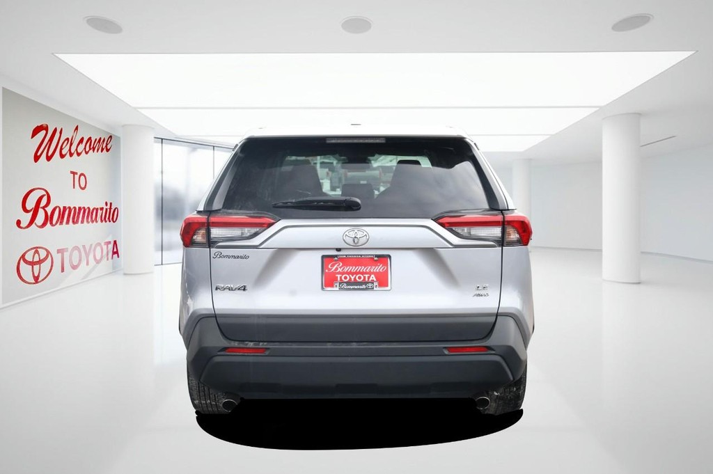 Toyota RAV4 Vehicle Full-screen Gallery Image 6