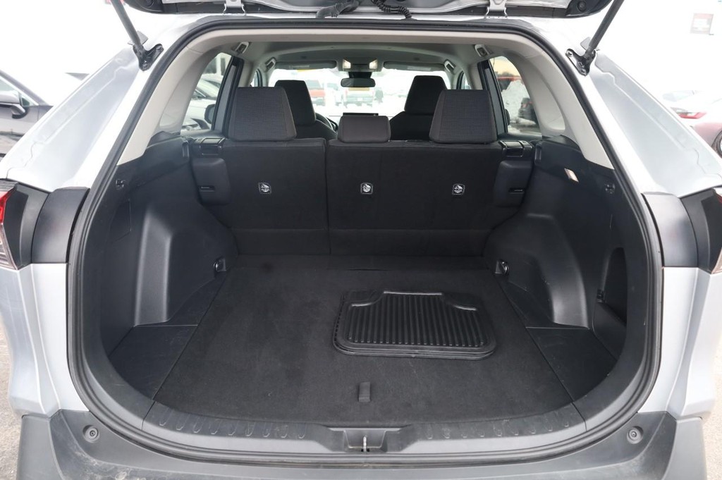 Toyota RAV4 Vehicle Full-screen Gallery Image 7