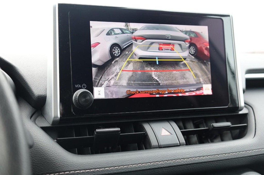 Toyota RAV4 Vehicle Full-screen Gallery Image 12