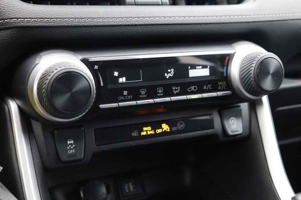 Toyota RAV4 Vehicle Full-screen Gallery Image 13