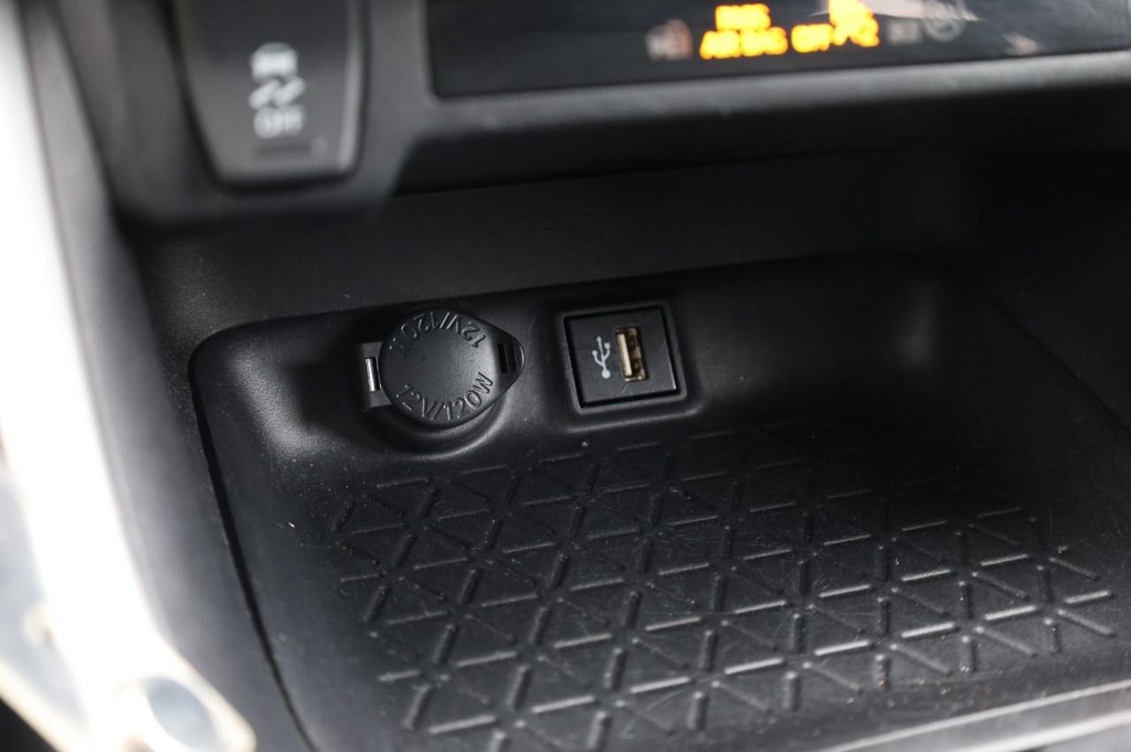 Toyota RAV4 Vehicle Full-screen Gallery Image 14