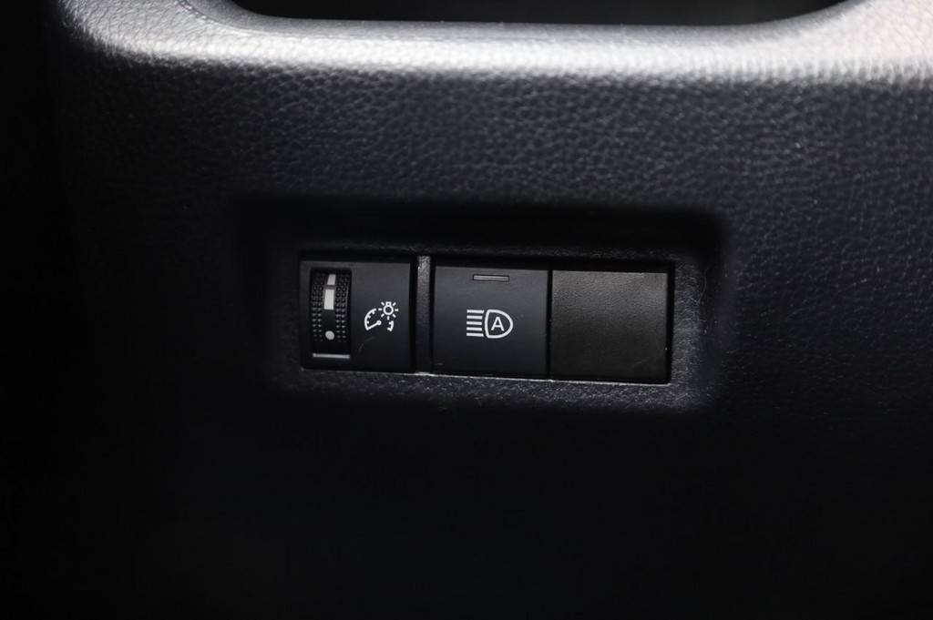 Toyota RAV4 Vehicle Full-screen Gallery Image 18