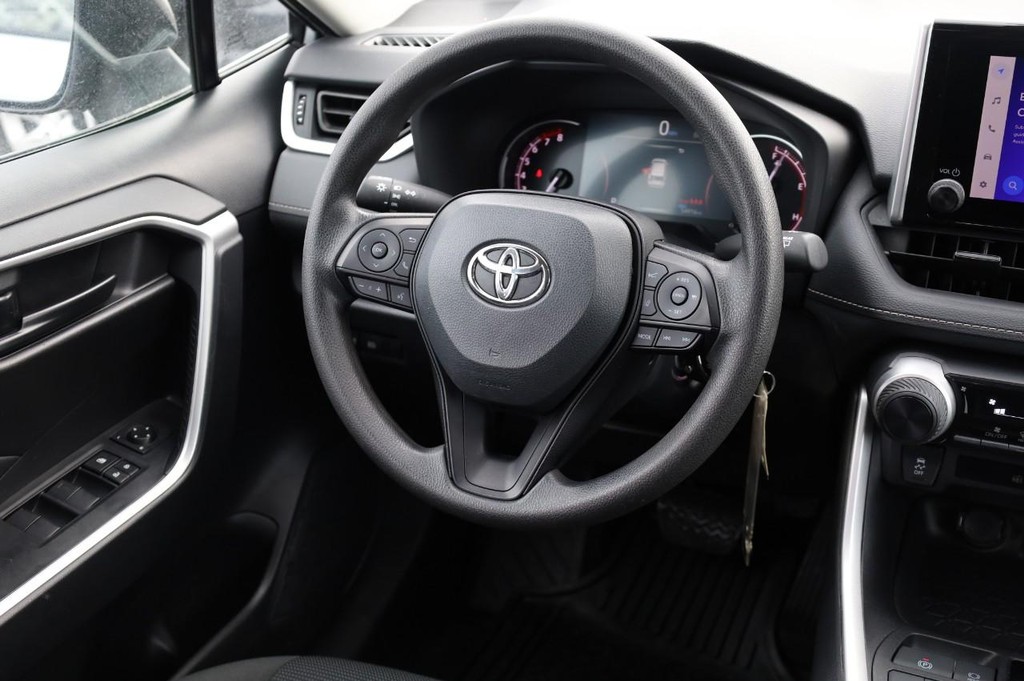 Toyota RAV4 Vehicle Full-screen Gallery Image 21