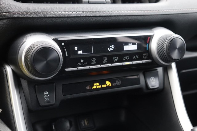 Toyota RAV4 Vehicle Image 13