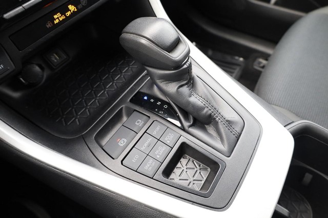 Toyota RAV4 Vehicle Image 15