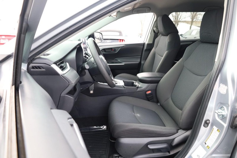 Toyota RAV4 Vehicle Image 08