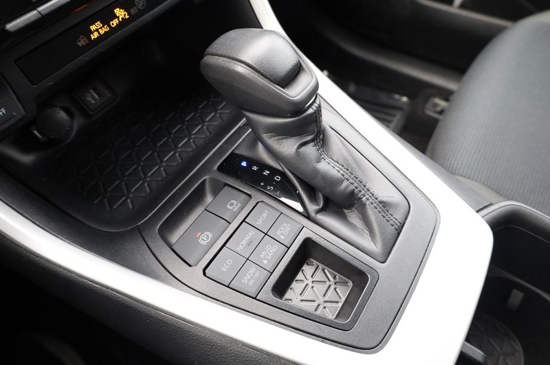 Toyota RAV4 Vehicle Image 15