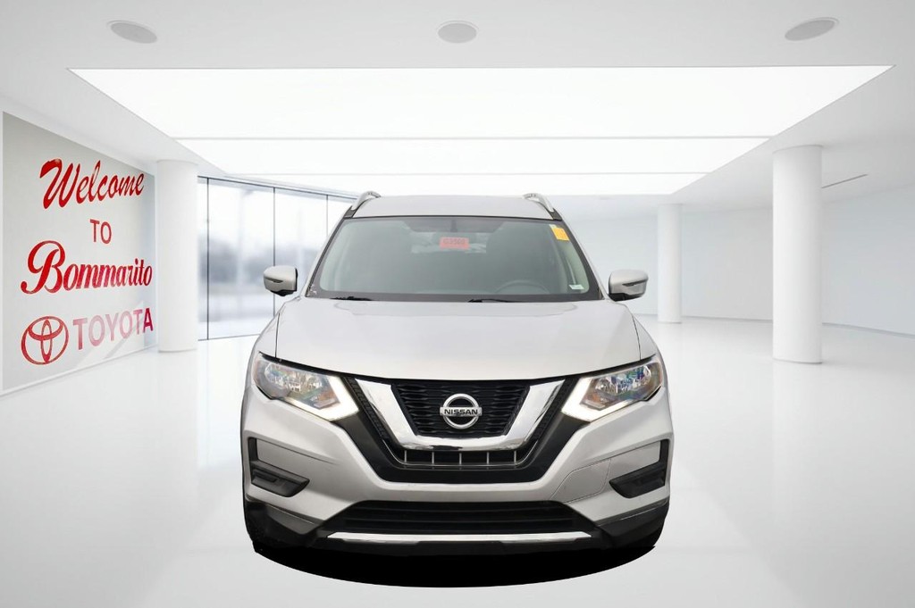 Nissan Rogue Vehicle Full-screen Gallery Image 4