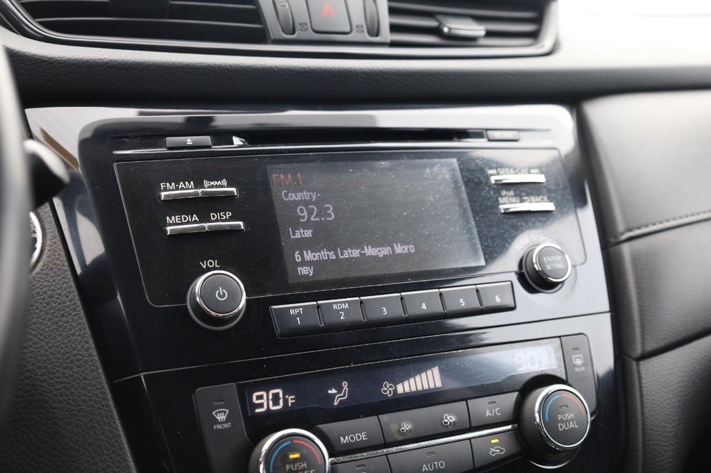 Nissan Rogue Vehicle Full-screen Gallery Image 11