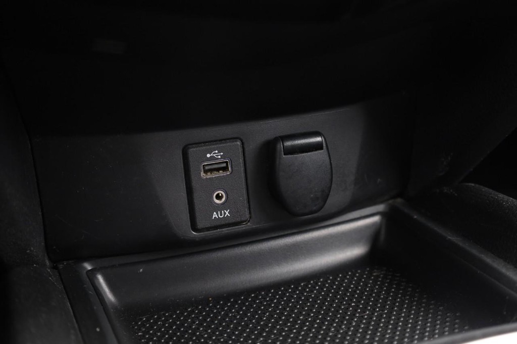 Nissan Rogue Vehicle Full-screen Gallery Image 14