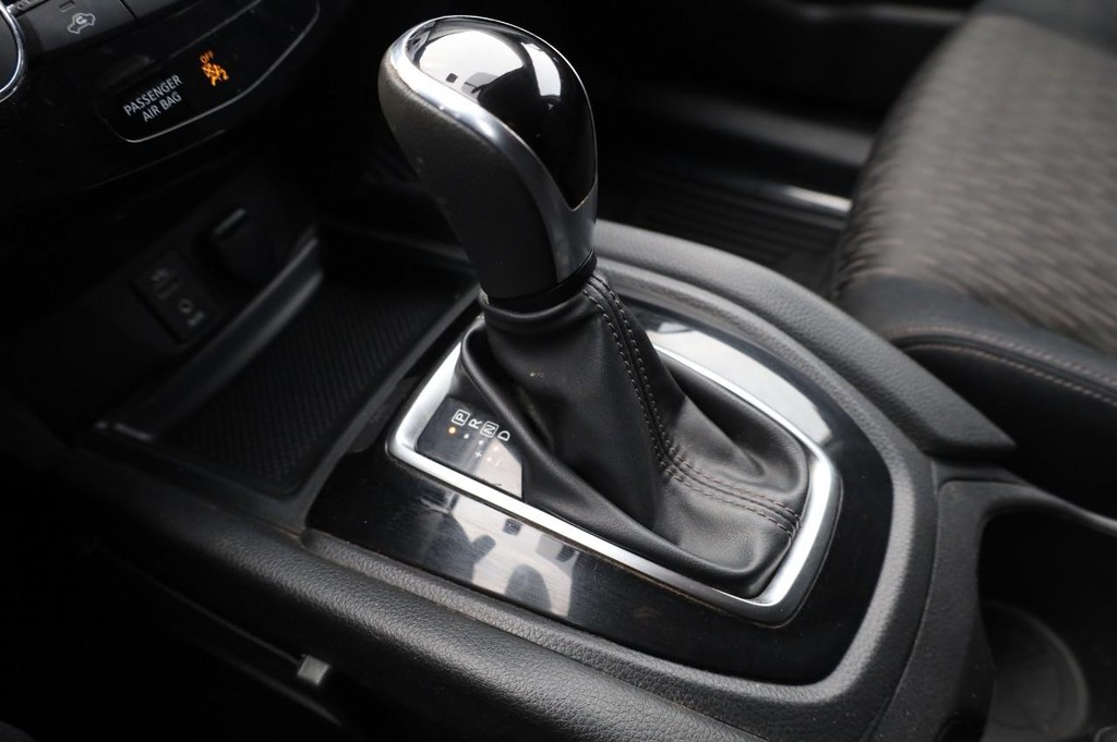 Nissan Rogue Vehicle Full-screen Gallery Image 15