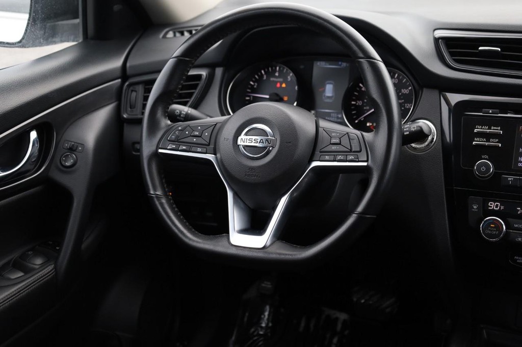 Nissan Rogue Vehicle Full-screen Gallery Image 22