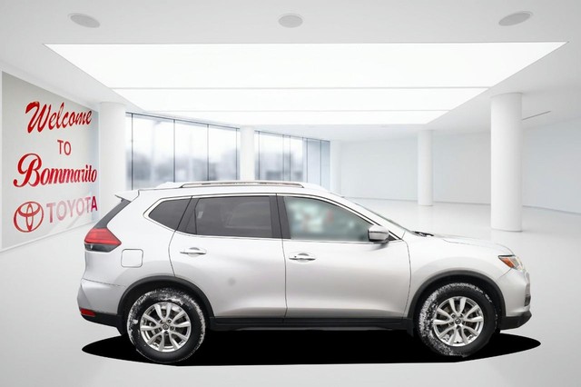 Nissan Rogue Vehicle Image 05