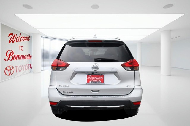 Nissan Rogue Vehicle Image 06