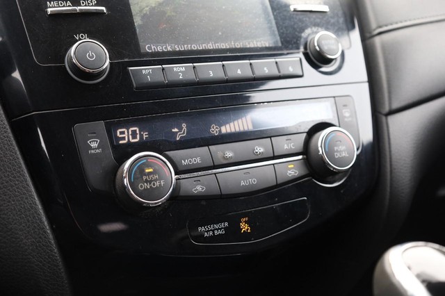 Nissan Rogue Vehicle Image 13