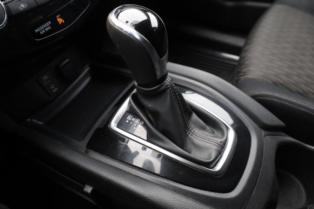 Nissan Rogue Vehicle Image 15