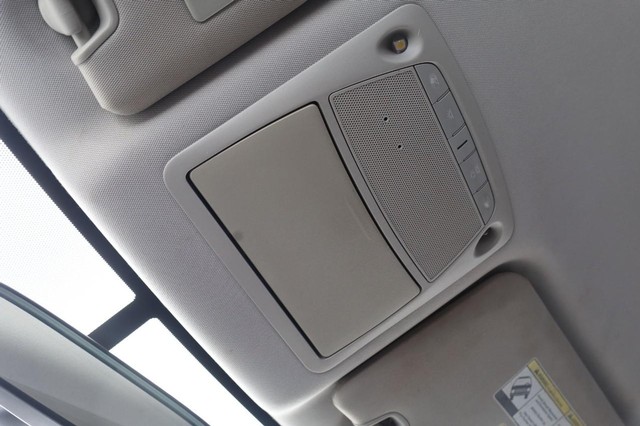 Nissan Rogue Vehicle Image 16