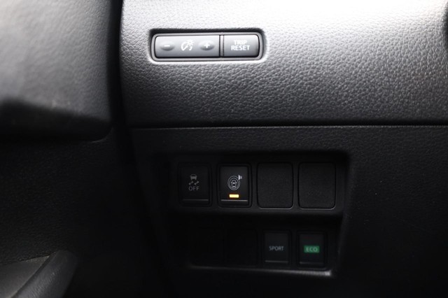 Nissan Rogue Vehicle Image 19