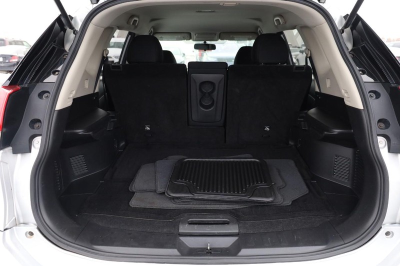 Nissan Rogue Vehicle Image 07