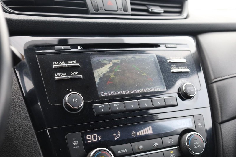 Nissan Rogue Vehicle Image 12