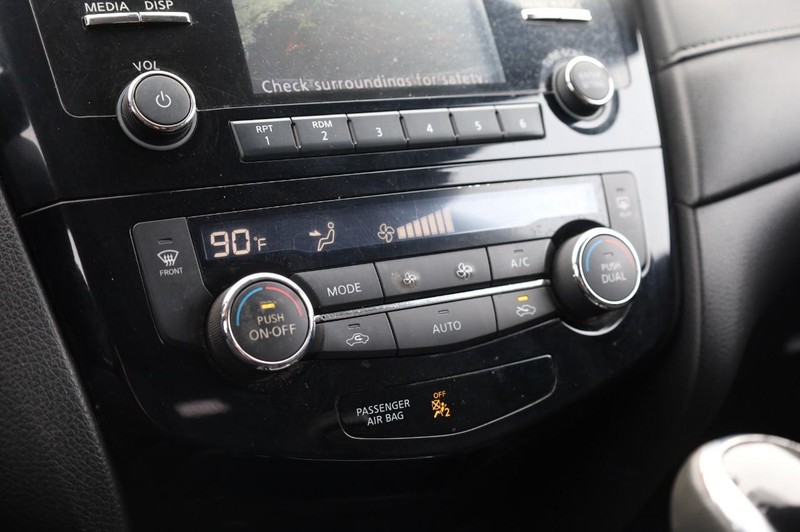 Nissan Rogue Vehicle Image 13