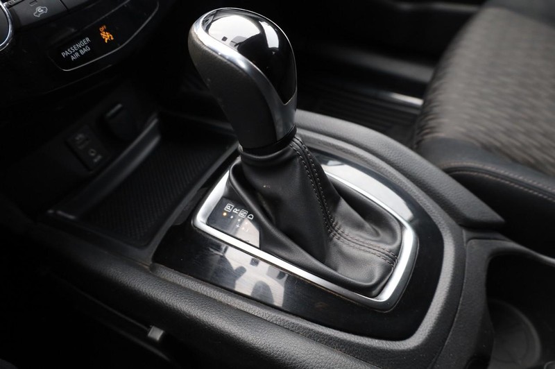 Nissan Rogue Vehicle Image 15