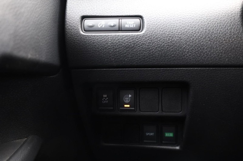 Nissan Rogue Vehicle Image 19