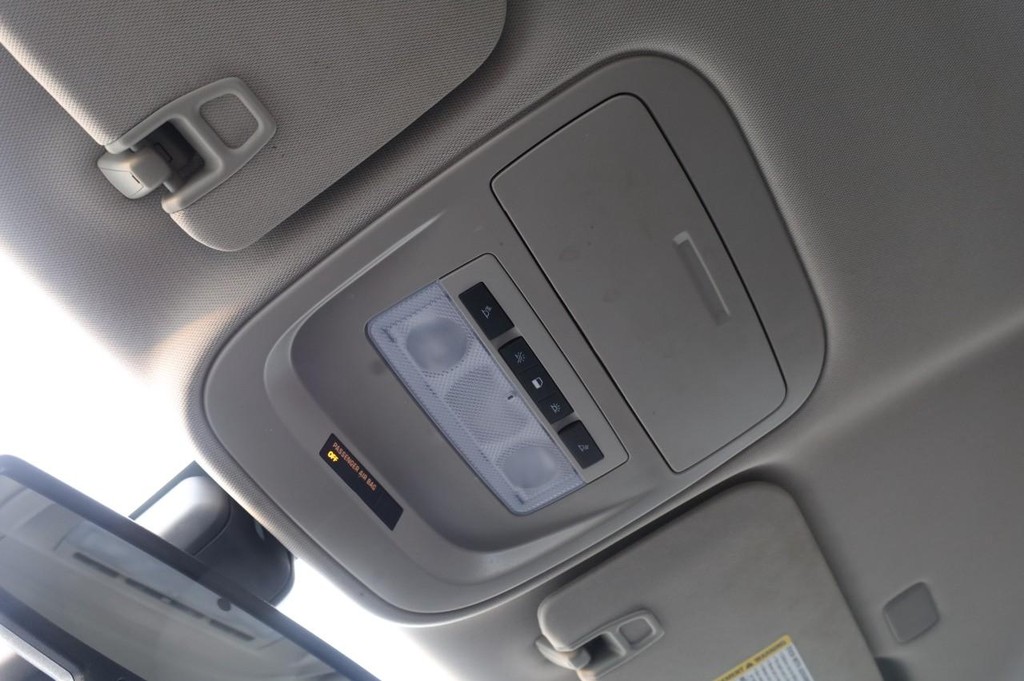 GMC Canyon Vehicle Full-screen Gallery Image 16