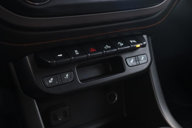 GMC Canyon Vehicle Image 14