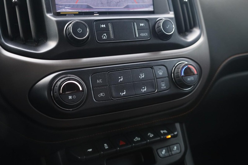 GMC Canyon Vehicle Full-screen Gallery Image 13