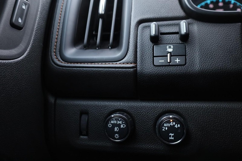 GMC Canyon Vehicle Full-screen Gallery Image 18