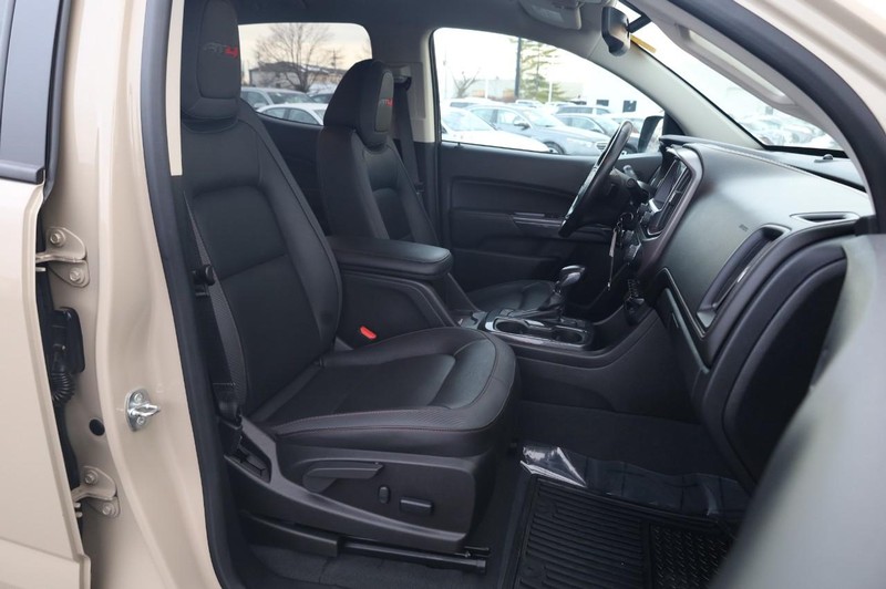 GMC Canyon Vehicle Full-screen Gallery Image 23