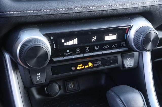 Toyota RAV4 Vehicle Image 16