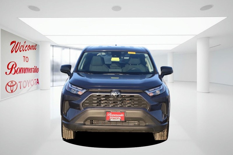 Toyota RAV4 Vehicle Image 04