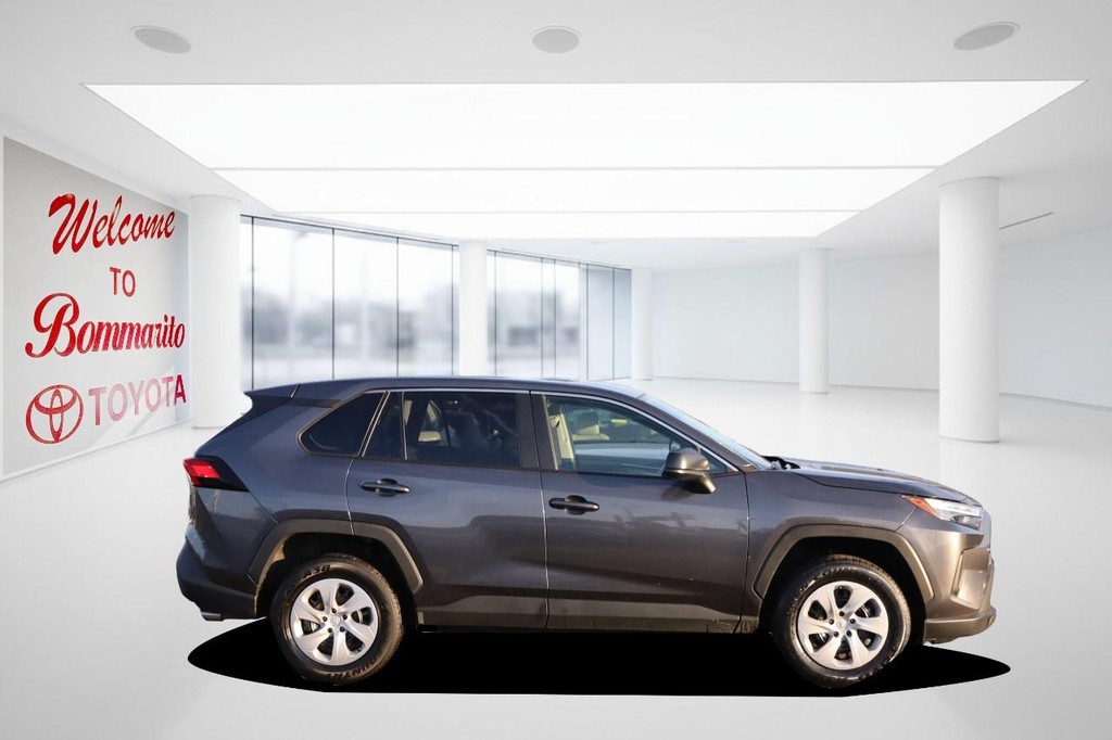 Toyota RAV4 Vehicle Full-screen Gallery Image 5