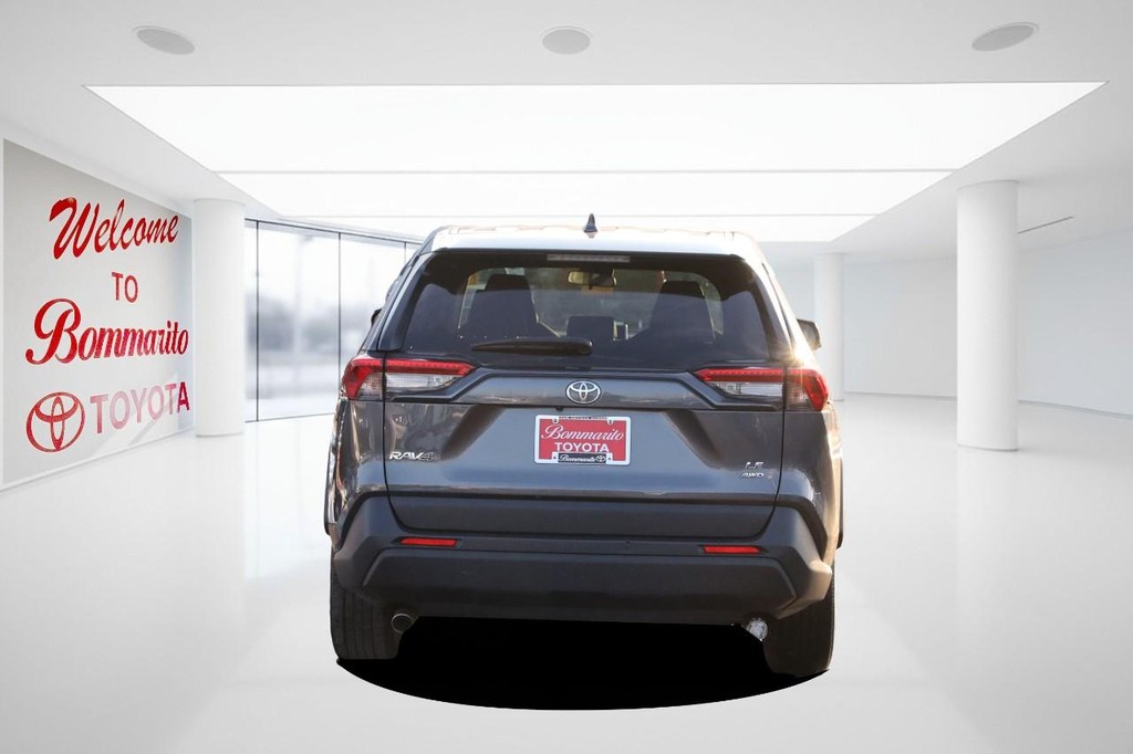 Toyota RAV4 Vehicle Full-screen Gallery Image 6