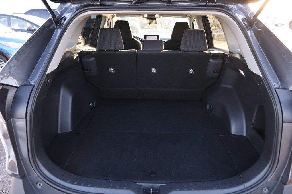 Toyota RAV4 Vehicle Full-screen Gallery Image 7