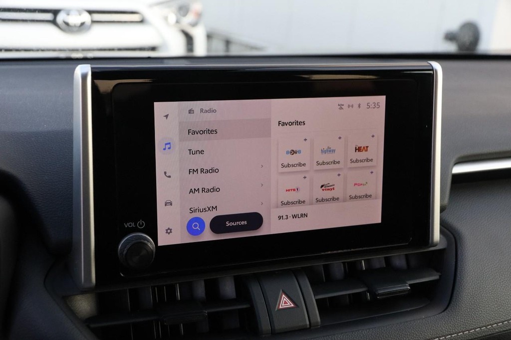 Toyota RAV4 Vehicle Full-screen Gallery Image 14