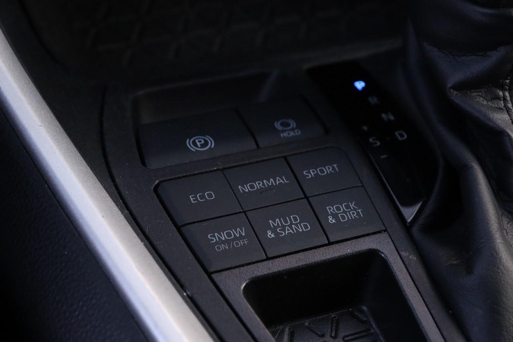 Toyota RAV4 Vehicle Full-screen Gallery Image 17