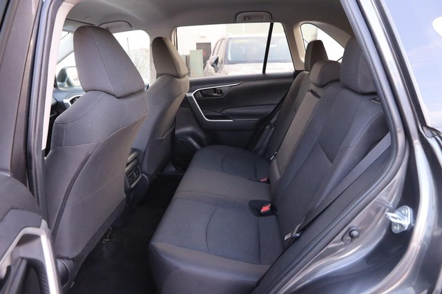 Toyota RAV4 Vehicle Image 09