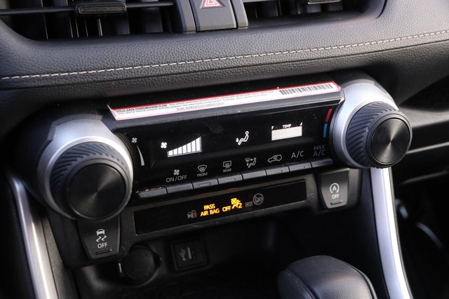 Toyota RAV4 Vehicle Image 16