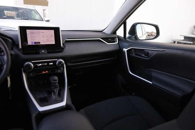 Toyota RAV4 Vehicle Image 23