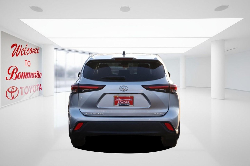 Toyota Highlander Vehicle Full-screen Gallery Image 6