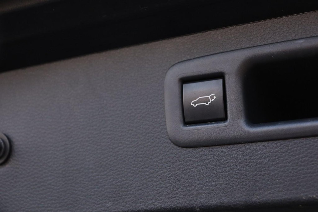 Toyota Highlander Vehicle Full-screen Gallery Image 8