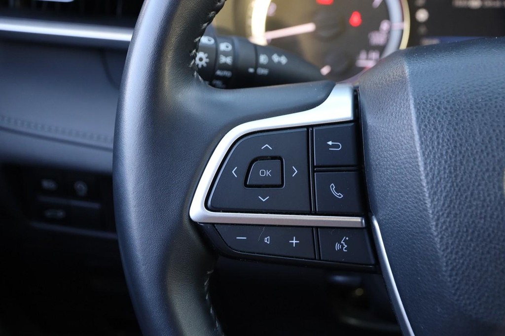 Toyota Highlander Vehicle Full-screen Gallery Image 12