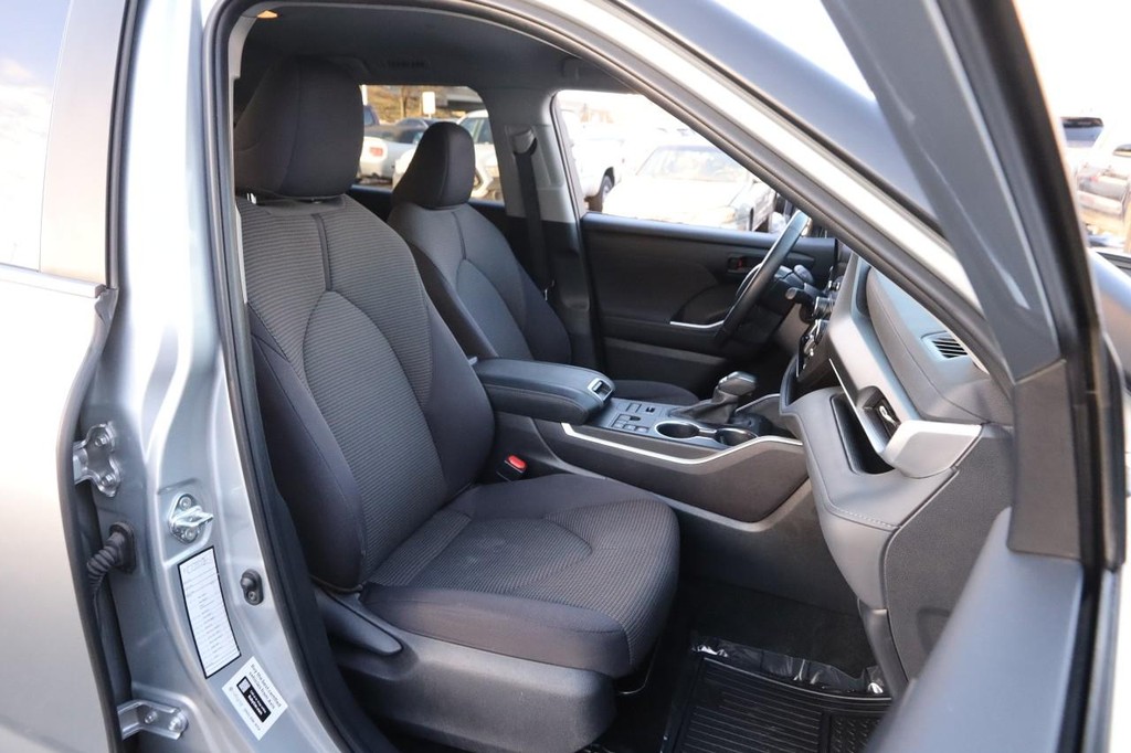 Toyota Highlander Vehicle Full-screen Gallery Image 26