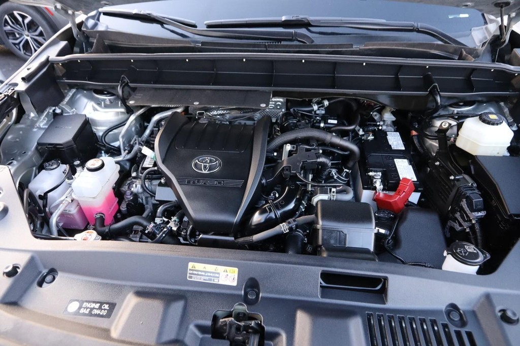 Toyota Highlander Vehicle Full-screen Gallery Image 27