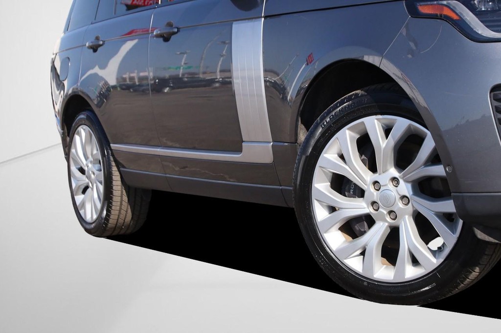 Land Rover Range Rover Vehicle Full-screen Gallery Image 3