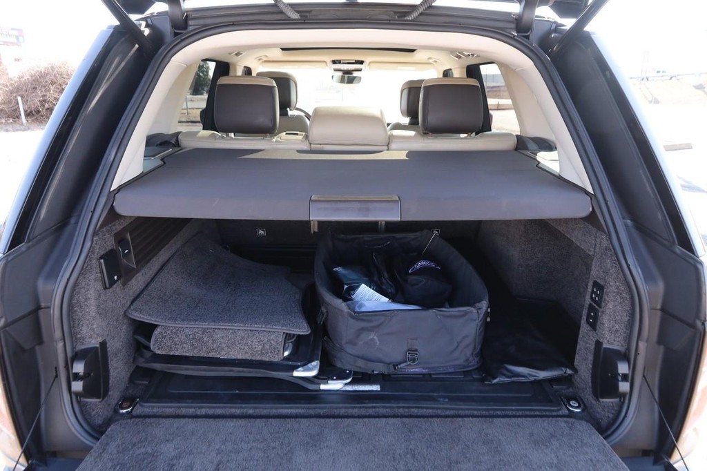 Land Rover Range Rover Vehicle Full-screen Gallery Image 7